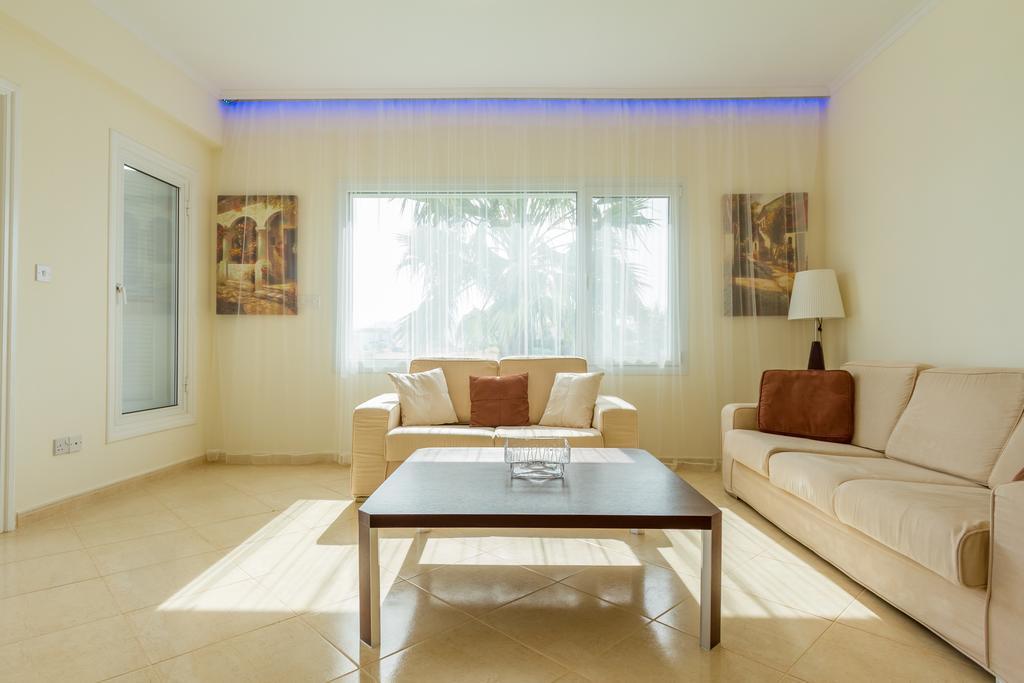 Villa Riverside Polis ภายนอก รูปภาพ