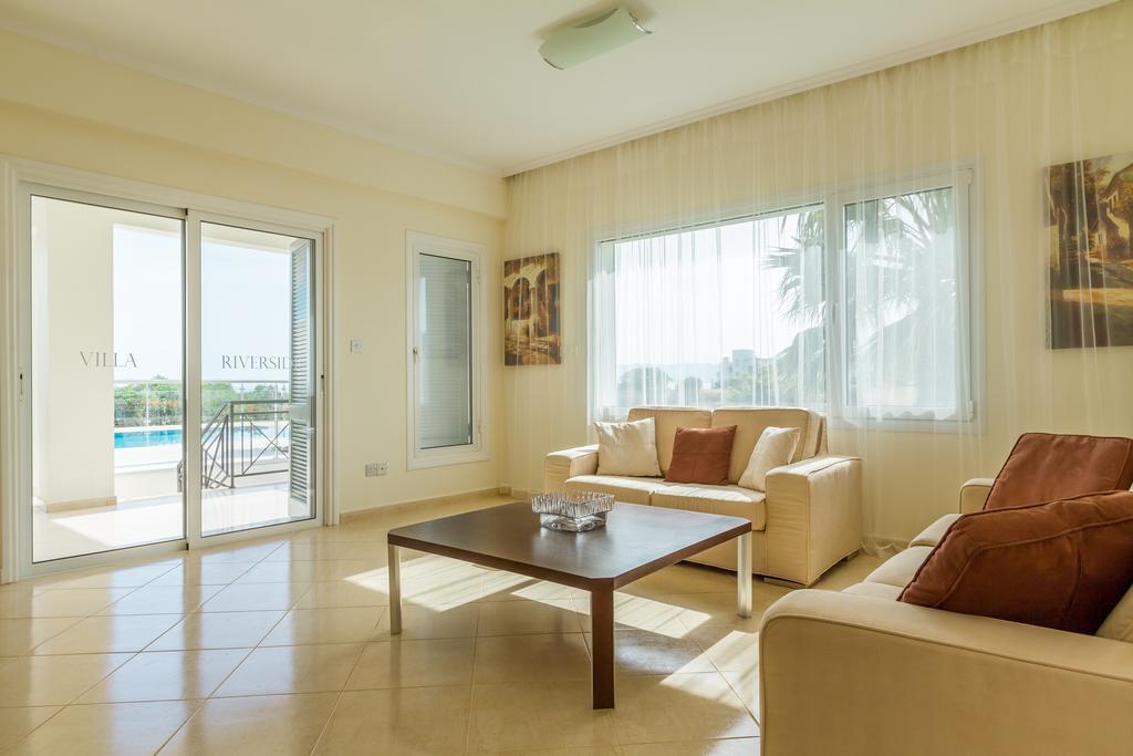 Villa Riverside Polis ภายนอก รูปภาพ