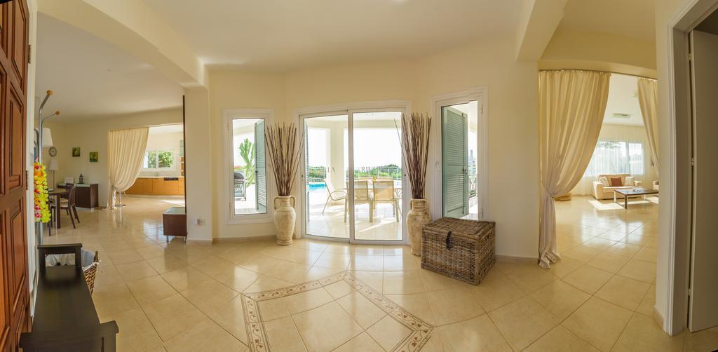 Villa Riverside Polis ภายนอก รูปภาพ